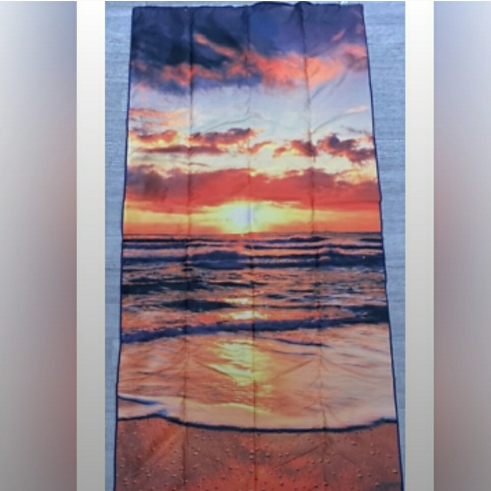 NWT! House of Clouds Sunset Sand Free Microfiber Beach Towel
